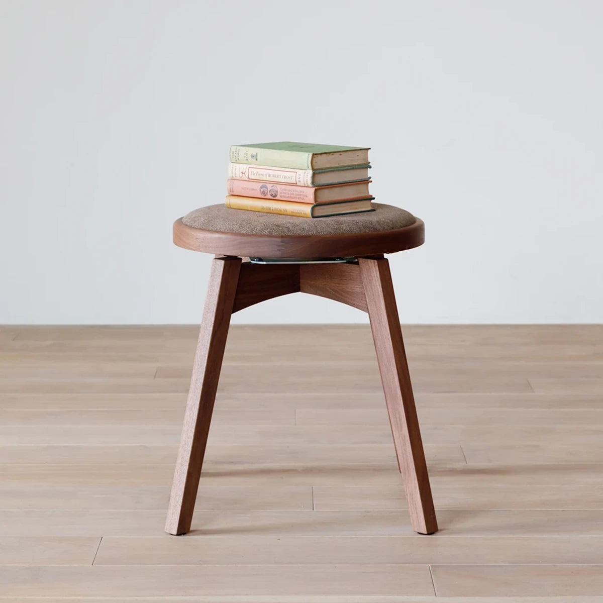 AGILE Round Stool – PIANO ISOLA