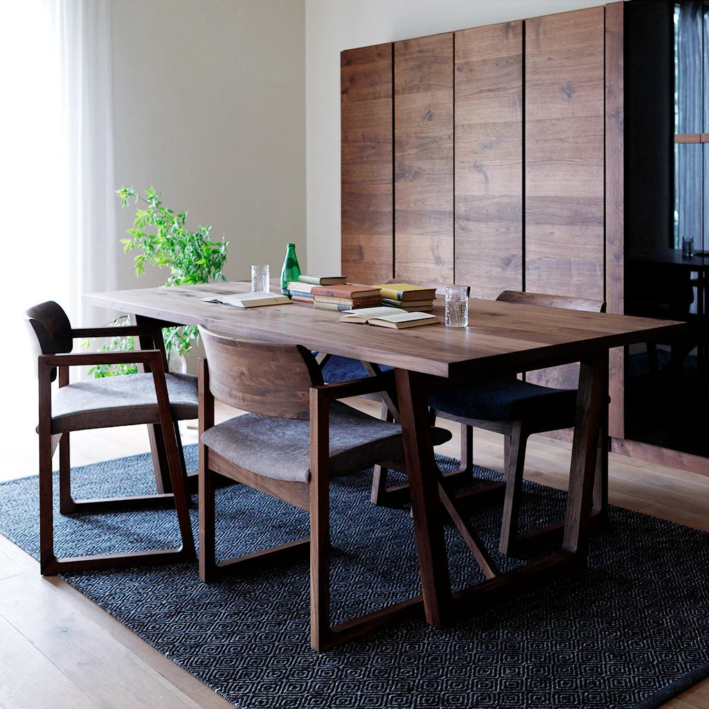 ELEVATO Dining Table