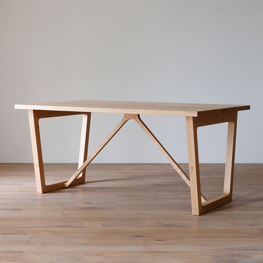ELEVATO Dining Table